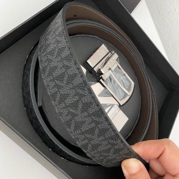 Michael Kors 4-In-1 Logo Belt Box Set - Picture 2 of 5